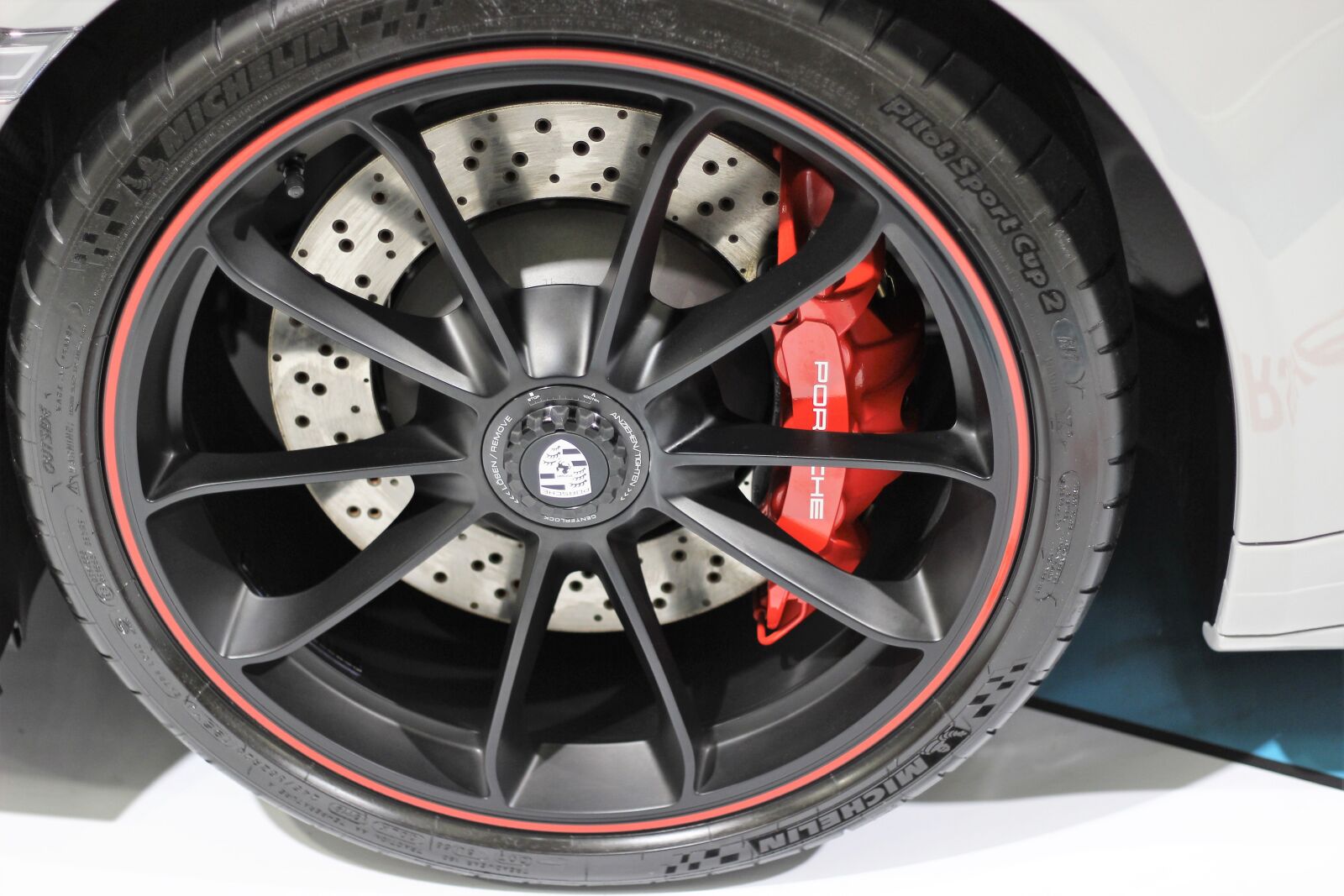 Canon EOS 600D (Rebel EOS T3i / EOS Kiss X5) + Canon EF 50mm F1.8 II sample photo. Wheel, car porsche, tire photography