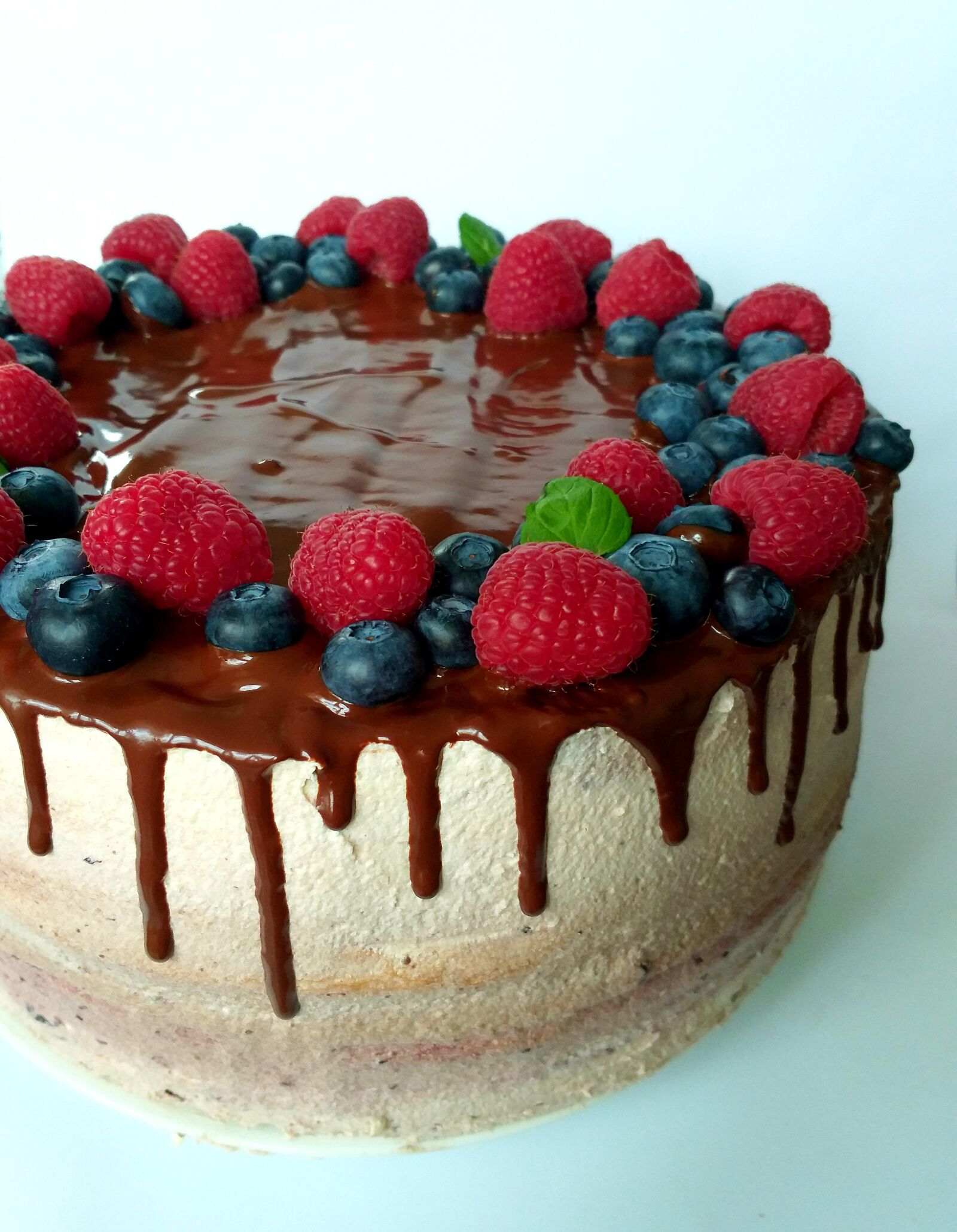 Samsung Galaxy A6+ sample photo. Cake, fruit, birthday photography
