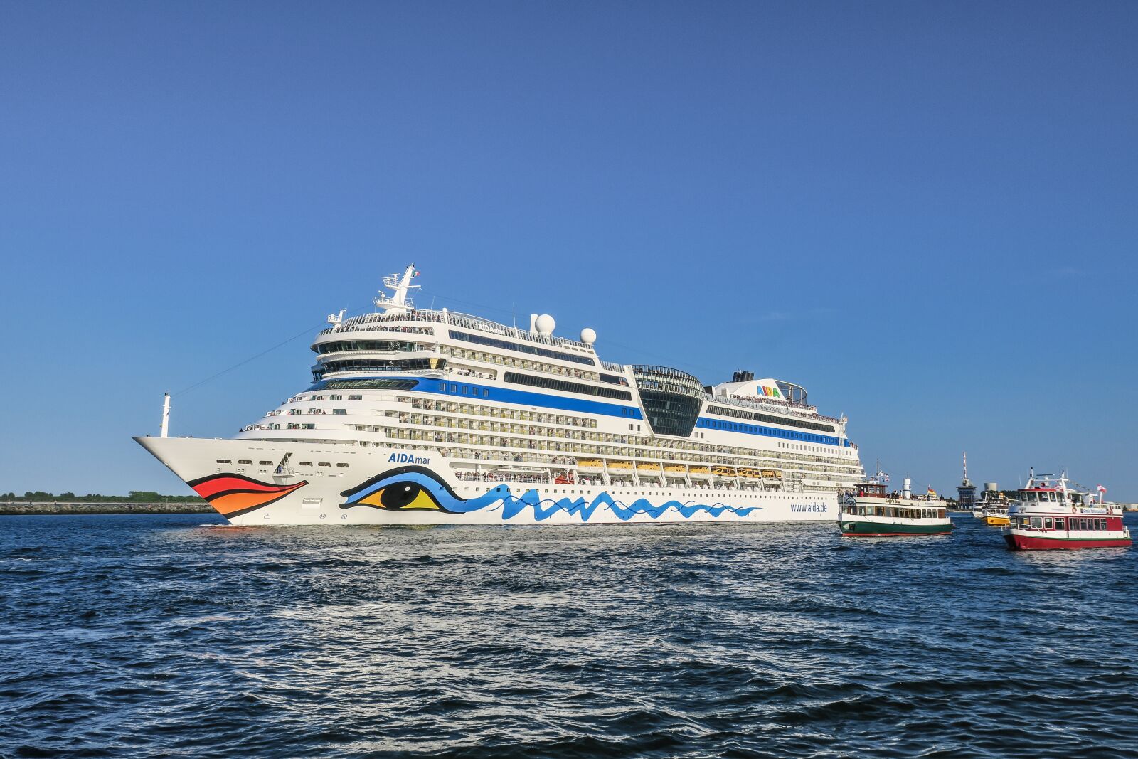 Canon PowerShot G3 X sample photo. Ship, cruises, cruise ship photography