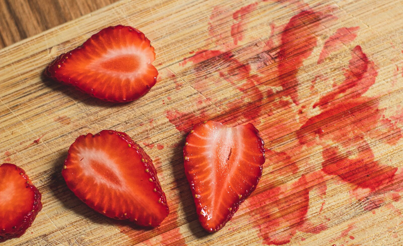 Canon EOS 1300D (EOS Rebel T6 / EOS Kiss X80) sample photo. Strawberries, red, pattern photography