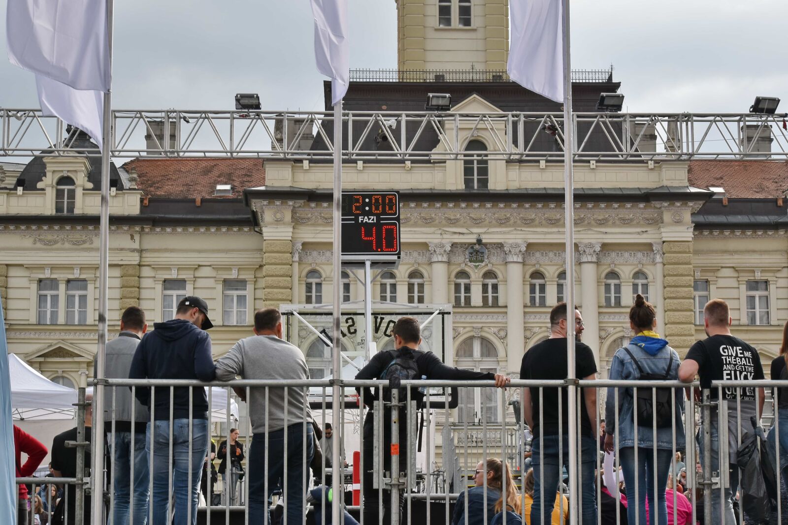 Nikon D5500 sample photo. City hall, cityscape, crowd photography