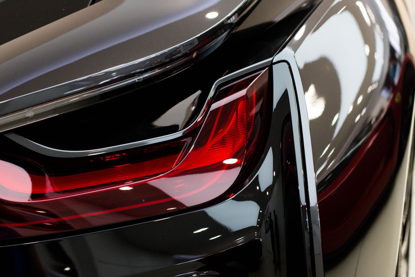 Canon EOS 70D + Canon EF 50mm F1.4 USM sample photo. Bmw i8, car, fast photography