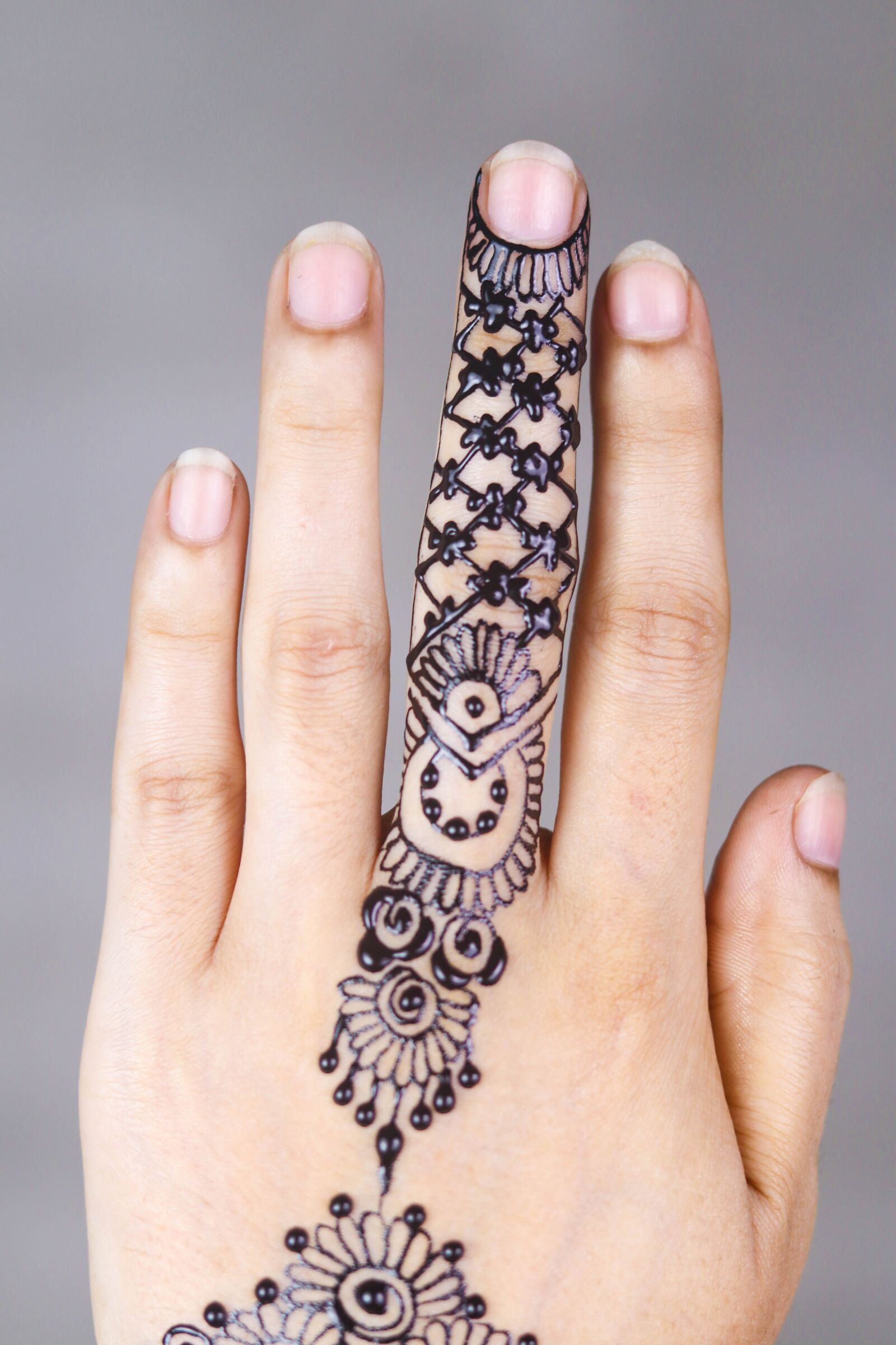 Canon EOS 80D sample photo. Henna, hands, mehendi photography