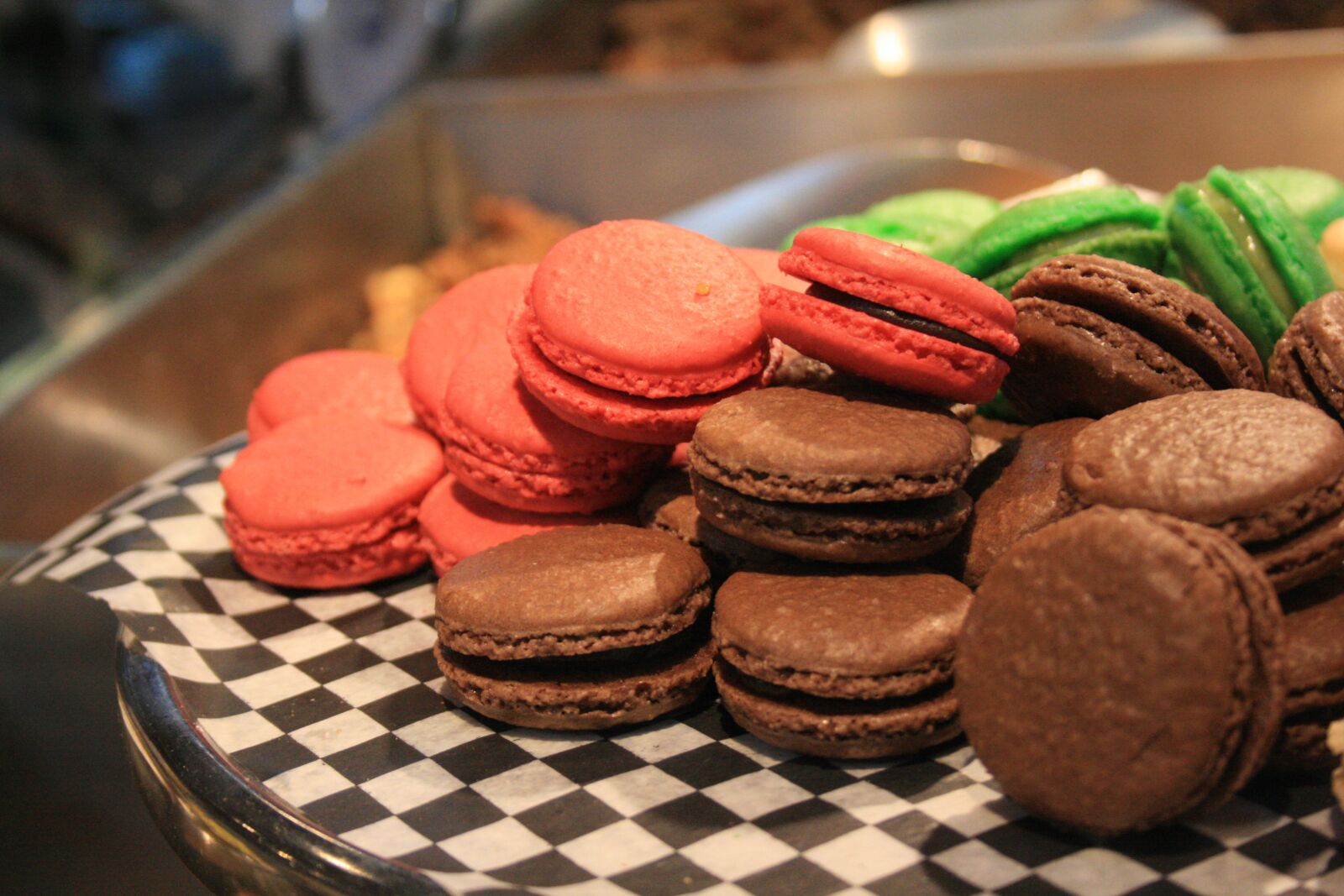 Canon EOS 400D (EOS Digital Rebel XTi / EOS Kiss Digital X) sample photo. Macaroon, dessert, sweet photography