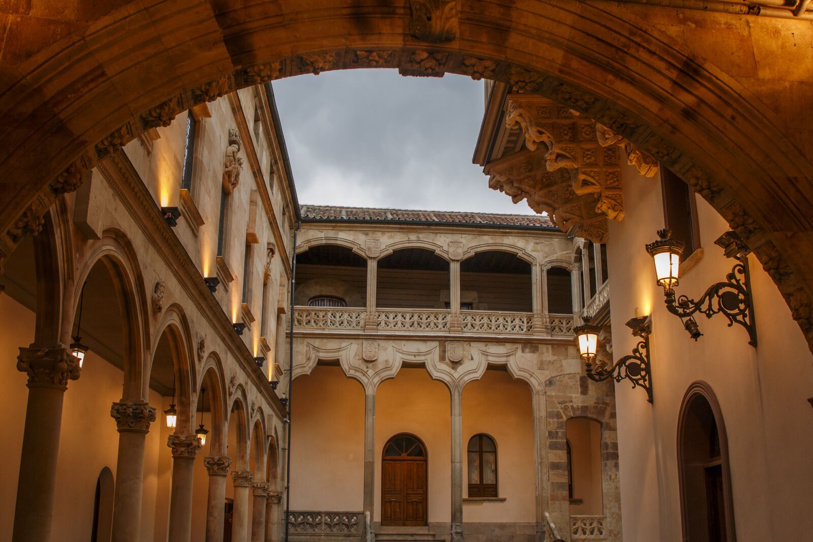 Canon EOS 70D sample photo. Courtyard salina, salamanca, spain photography