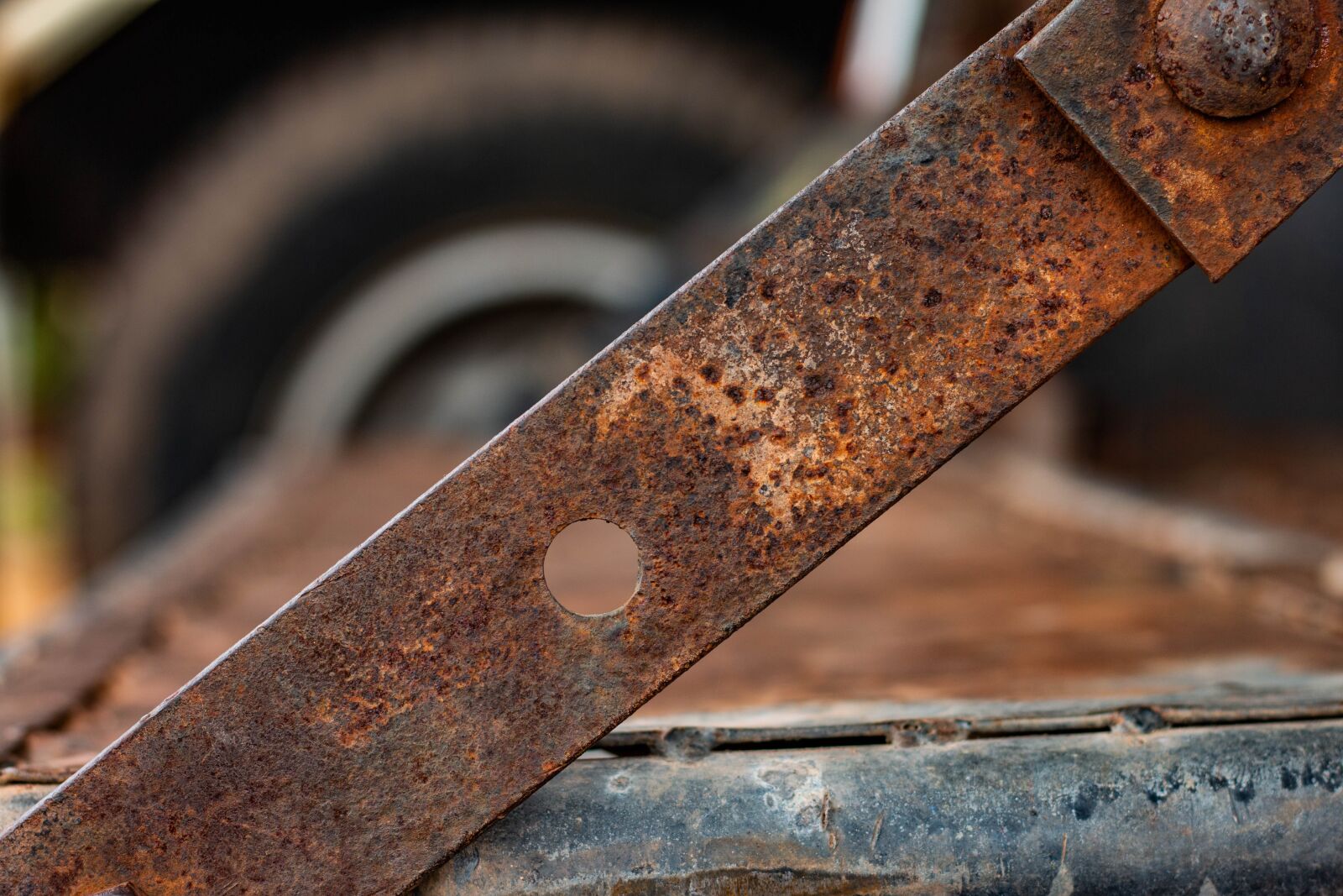 Canon EOS 70D + Canon EF 50mm F1.8 STM sample photo. Corten metal, red steel photography
