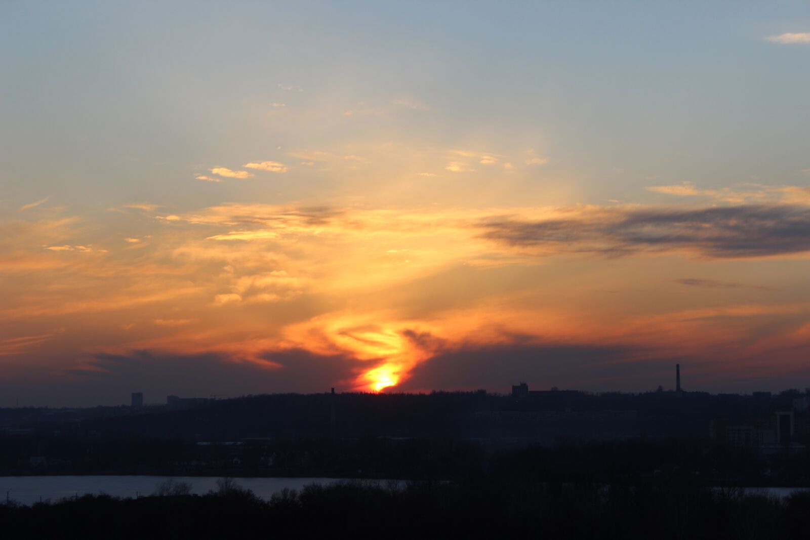 Canon EOS 600D (Rebel EOS T3i / EOS Kiss X5) sample photo. Sky, sunset, evening photography
