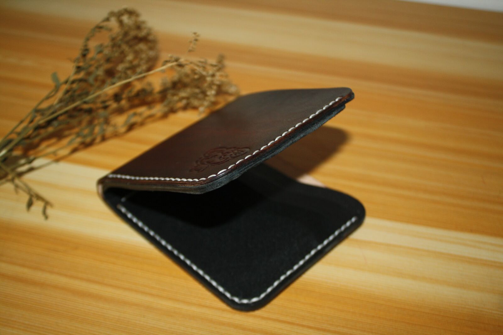 Canon EOS 1000D (EOS Digital Rebel XS / EOS Kiss F) sample photo. Hand made, purse, cowhide photography