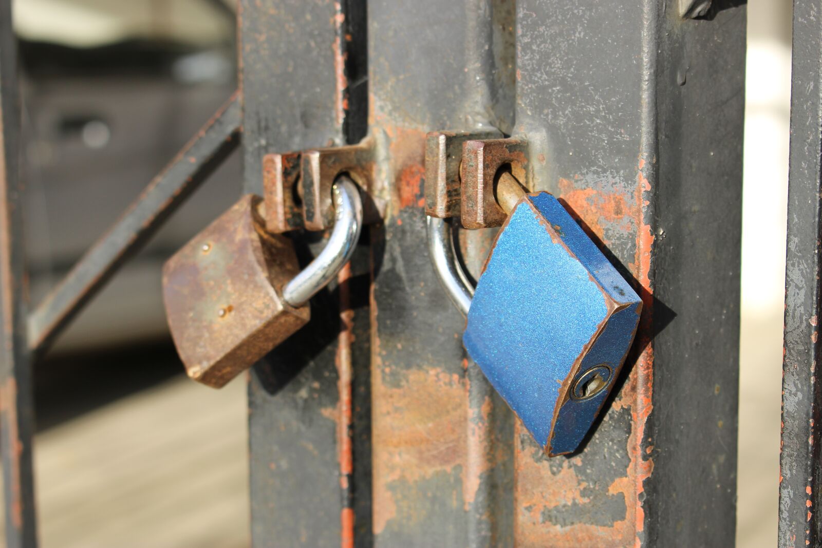Canon EOS 100D (EOS Rebel SL1 / EOS Kiss X7) sample photo. Castle, padlock, locks photography
