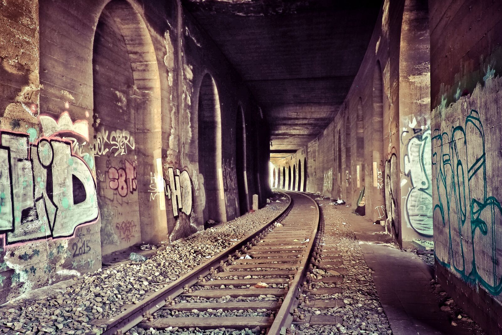Olympus OM-D E-M10 sample photo. Lost places, tunnel, gleise photography