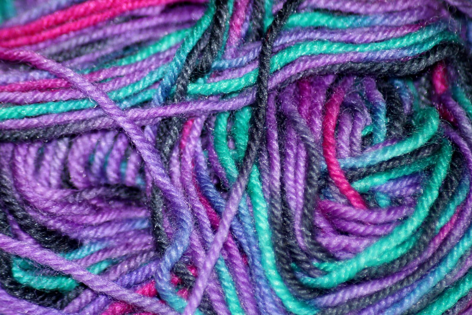 Canon EOS 1200D (EOS Rebel T5 / EOS Kiss X70 / EOS Hi) sample photo. Wool, yarn, handicraft photography