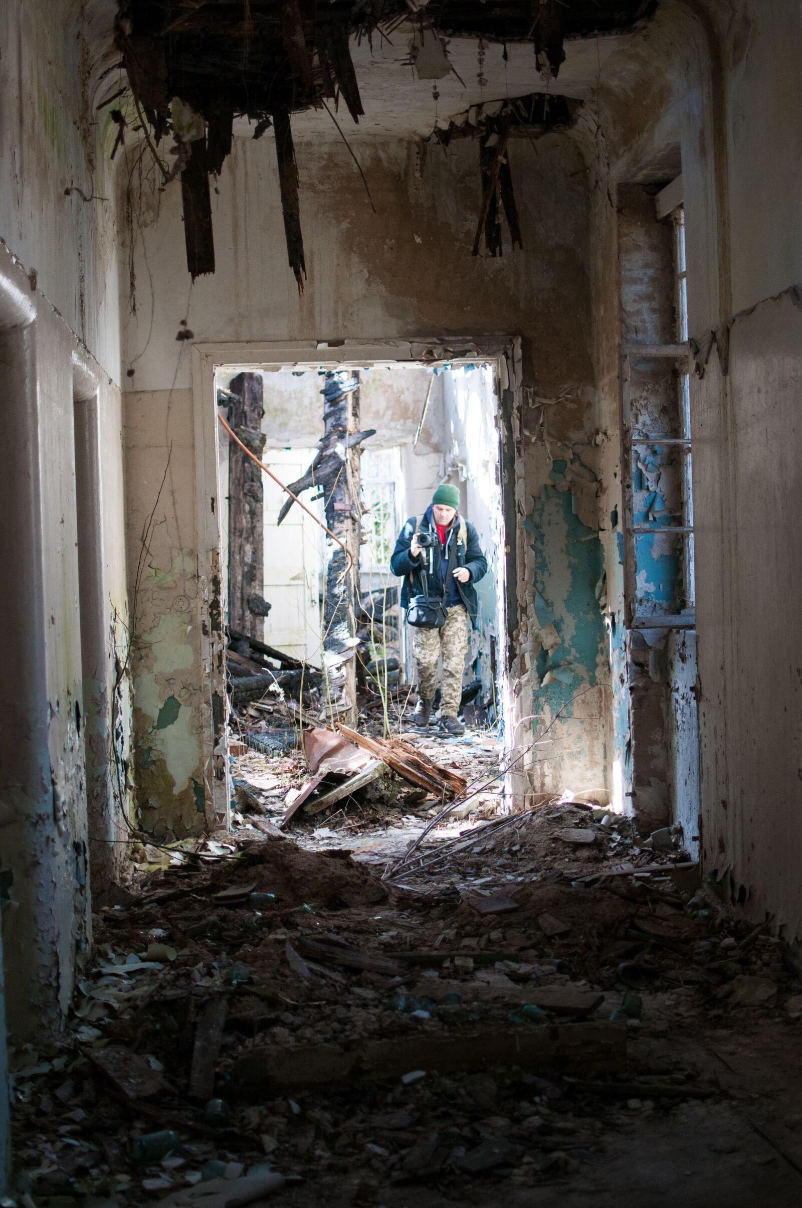 Nikon D300S sample photo. Abandoned, broken, window photography