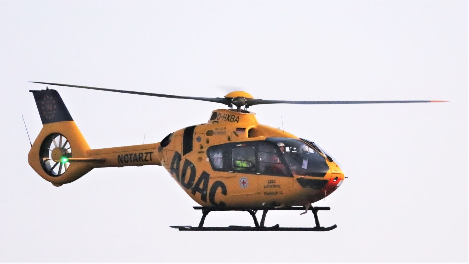 Canon EOS 5D Mark IV + Canon EF 100-400mm F4.5-5.6L IS USM sample photo. Rescue helicopter, adac, helicopter photography