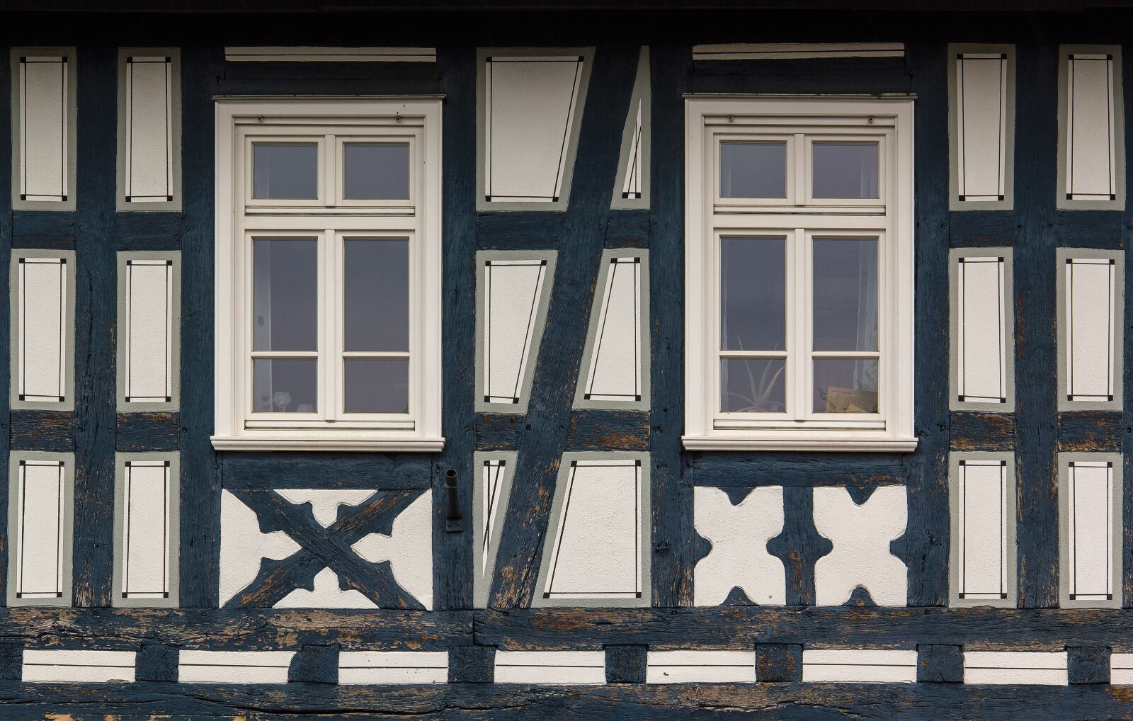 Canon EOS 550D (EOS Rebel T2i / EOS Kiss X4) sample photo. Timbered house, windows, germany photography