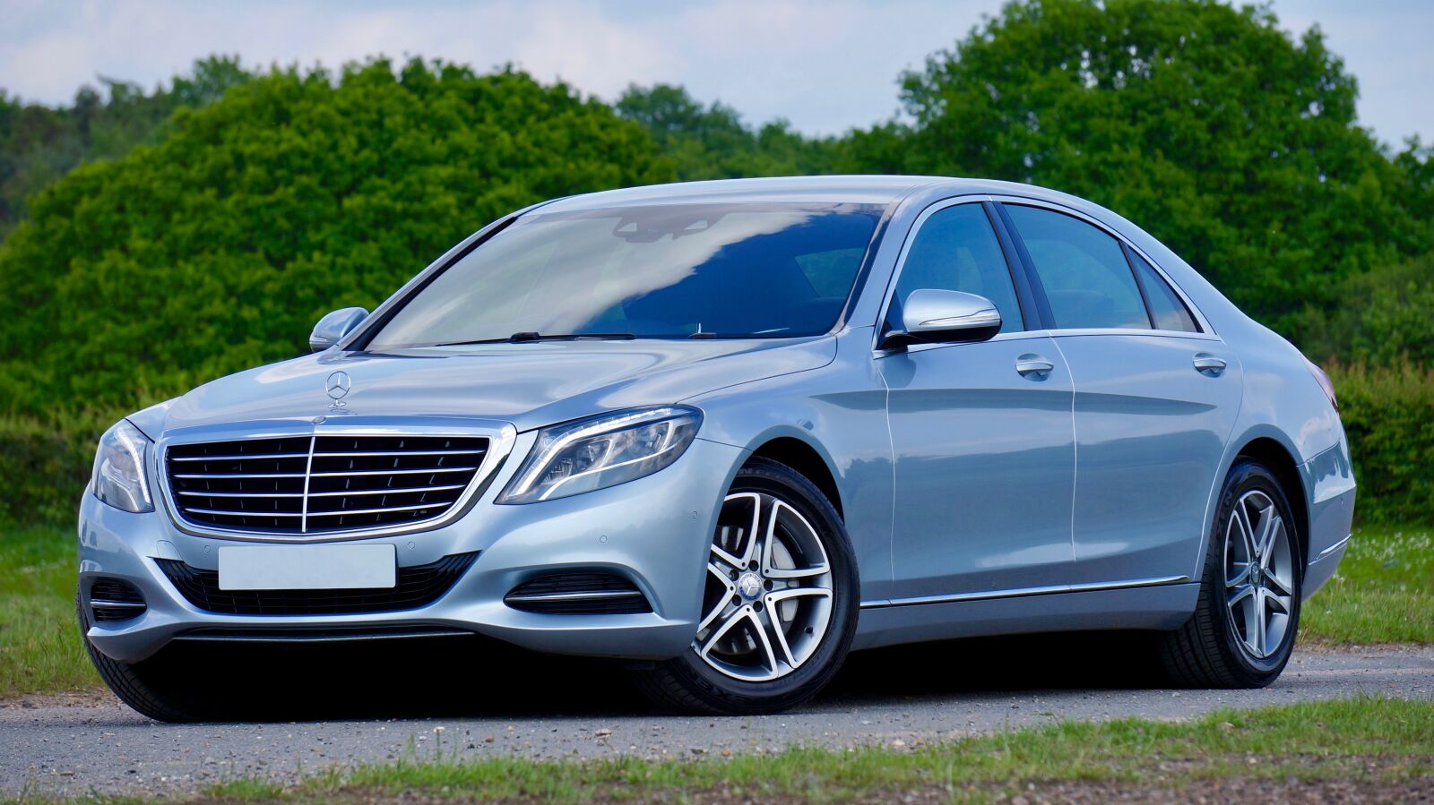 Sony Alpha NEX-5N + Sony E 55-210mm F4.5-6.3 OSS sample photo. Mercedes, car, auto photography