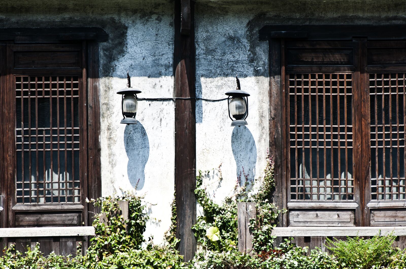 Nikon D300S sample photo. Lamp, building, ancient architecture photography