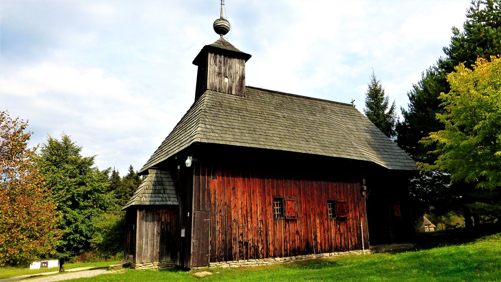 Panasonic Lumix DMC-ZS25 (Lumix DMC-TZ35) sample photo. Architecture, church, wood photography