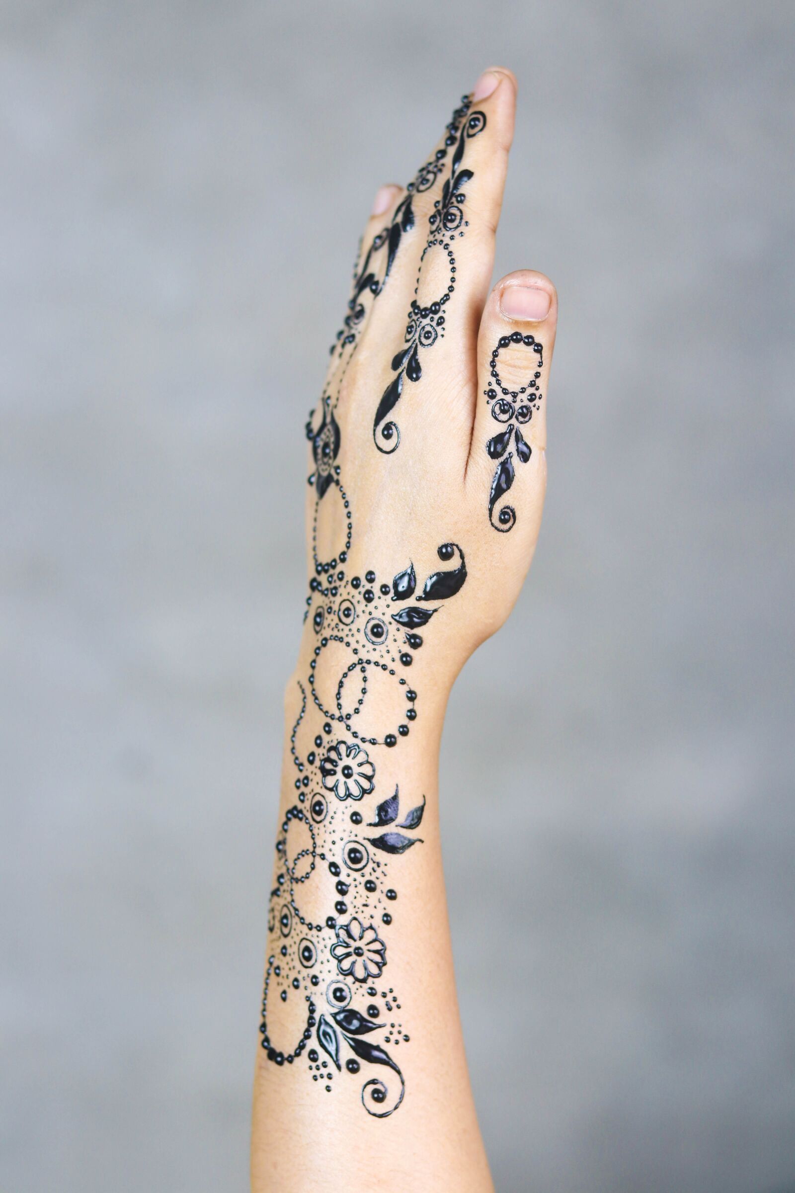 Canon EOS 80D sample photo. Henna, hands, mehendi photography