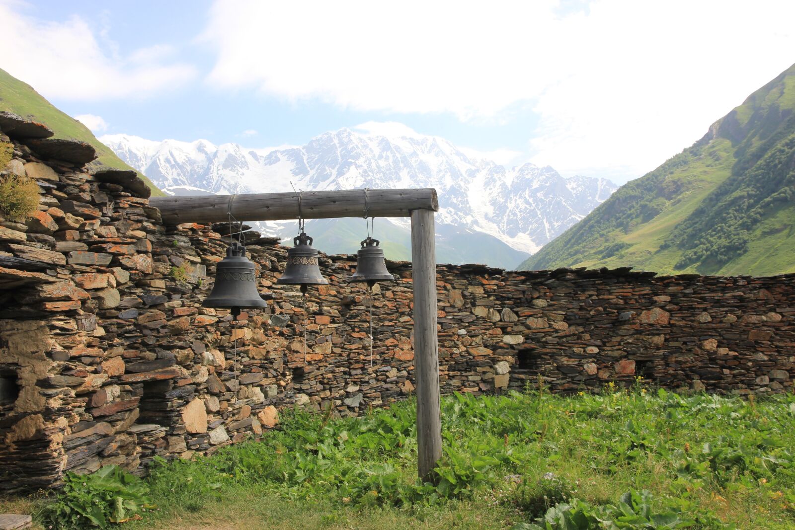 Canon EOS 550D (EOS Rebel T2i / EOS Kiss X4) sample photo. Ushguli, georgia, mountains photography