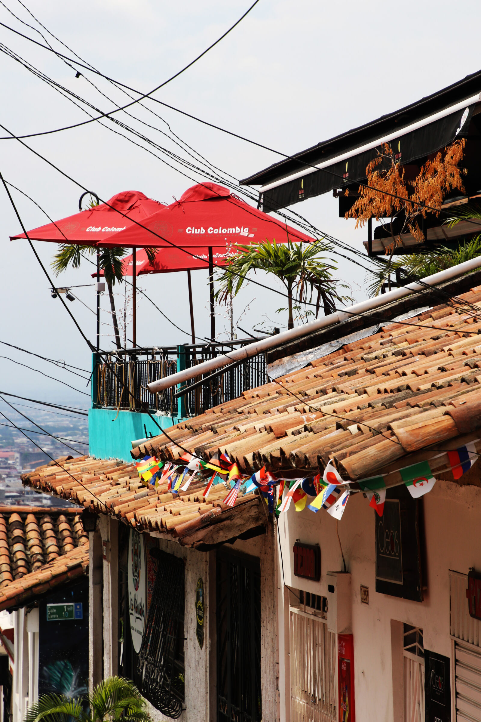 Canon EOS 7D Mark II sample photo. Blue, cali, city, colorful photography