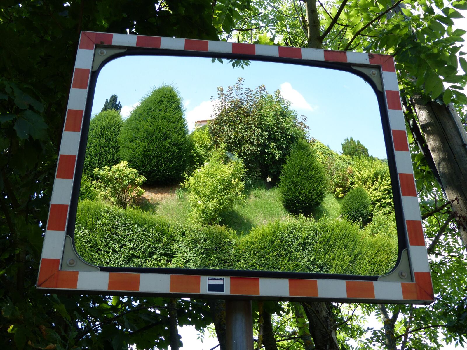 Panasonic Lumix DMC-FZ200 sample photo. Mirror, traffic mirror, reflection photography