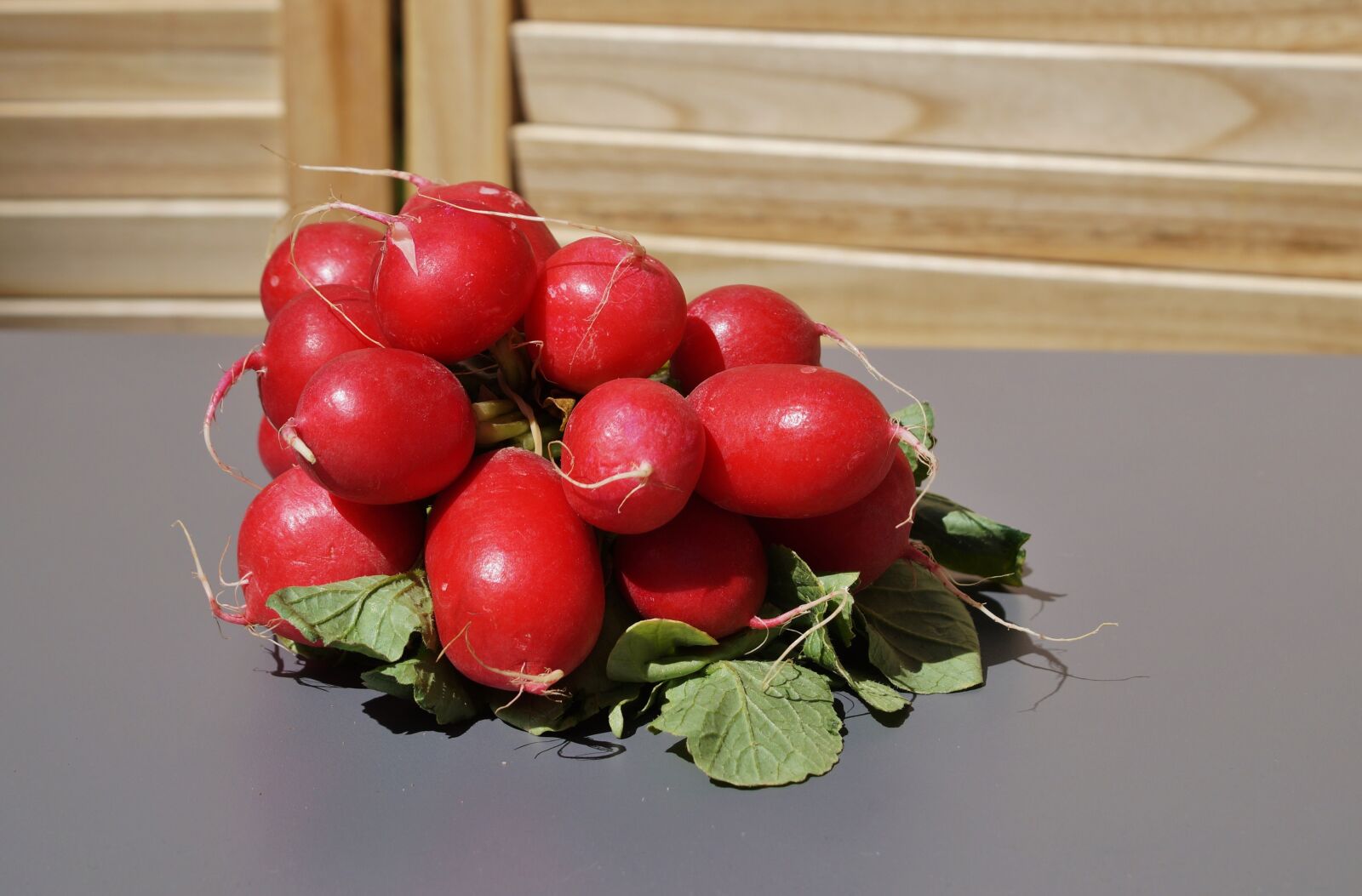 Sony DT 18-70mm F3.5-5.6 sample photo. Radishes, radish, vegetables photography