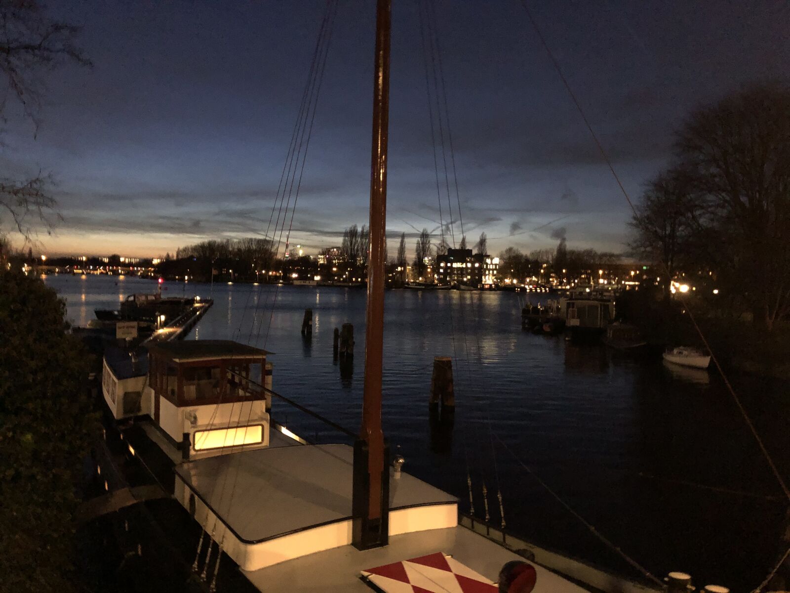iPhone 8 back camera 3.99mm f/1.8 sample photo. Amsterdam, amstel quarter, water photography