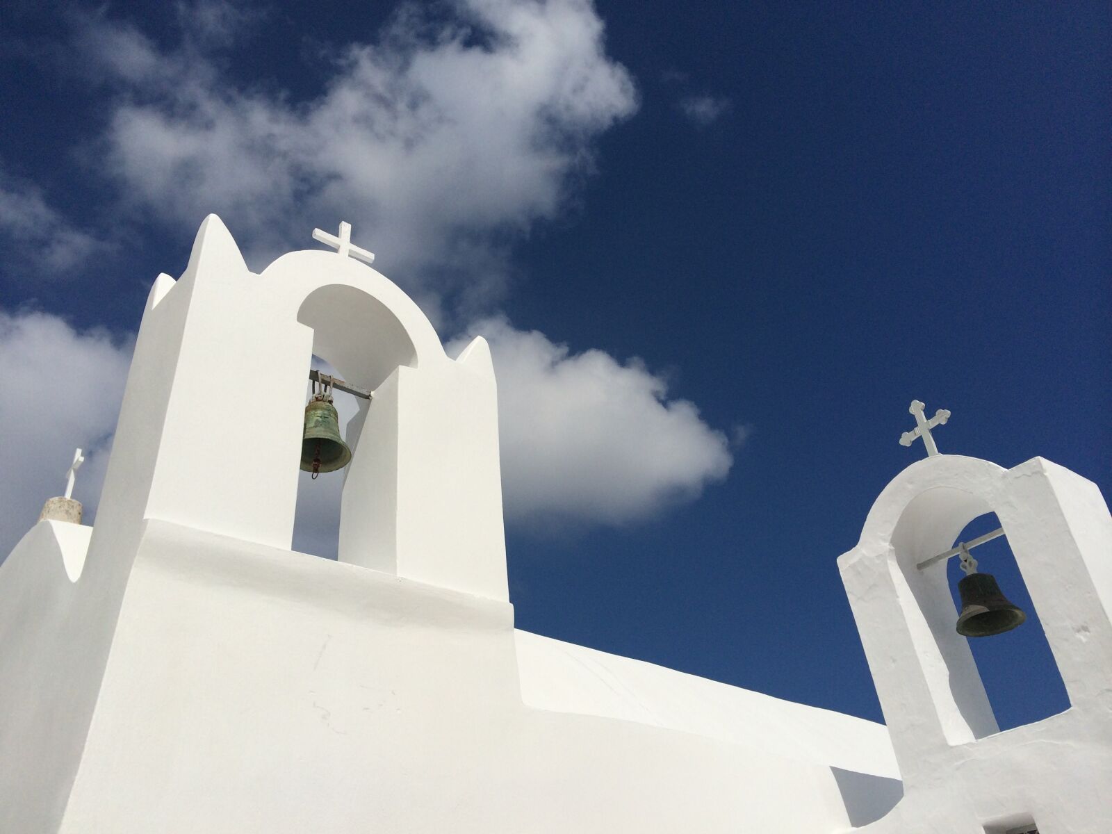 iPhone 5s back camera 4.12mm f/2.2 sample photo. Church, white, blue sky photography