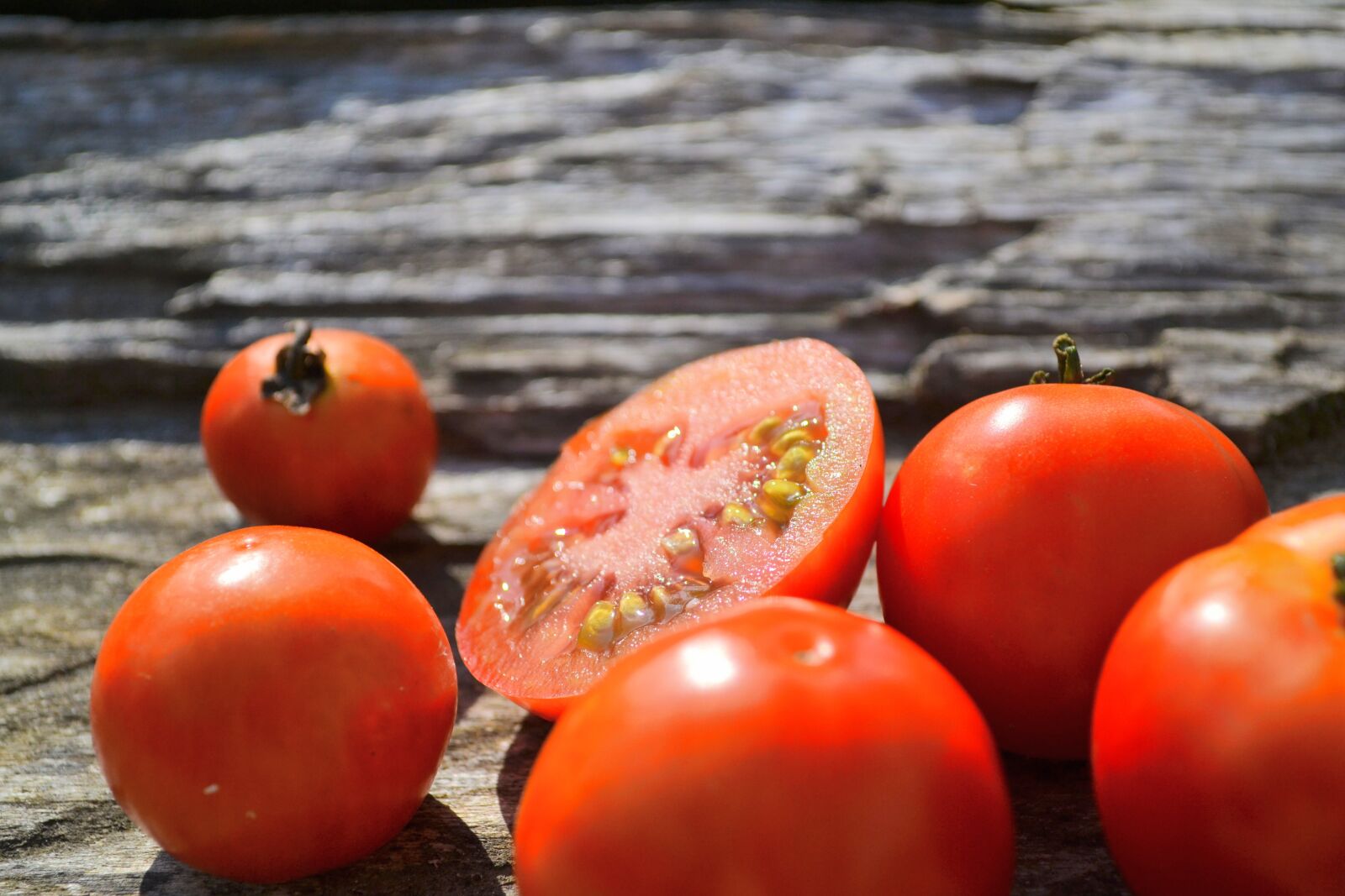 Nikon D3100 sample photo. Tomato, red, wood photography