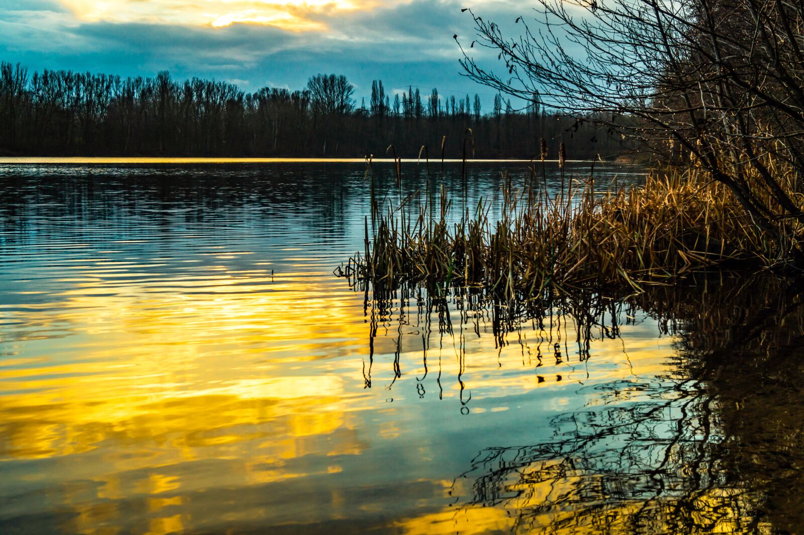 Sony DT 18-55mm F3.5-5.6 SAM II sample photo. Water, lake, sunset photography