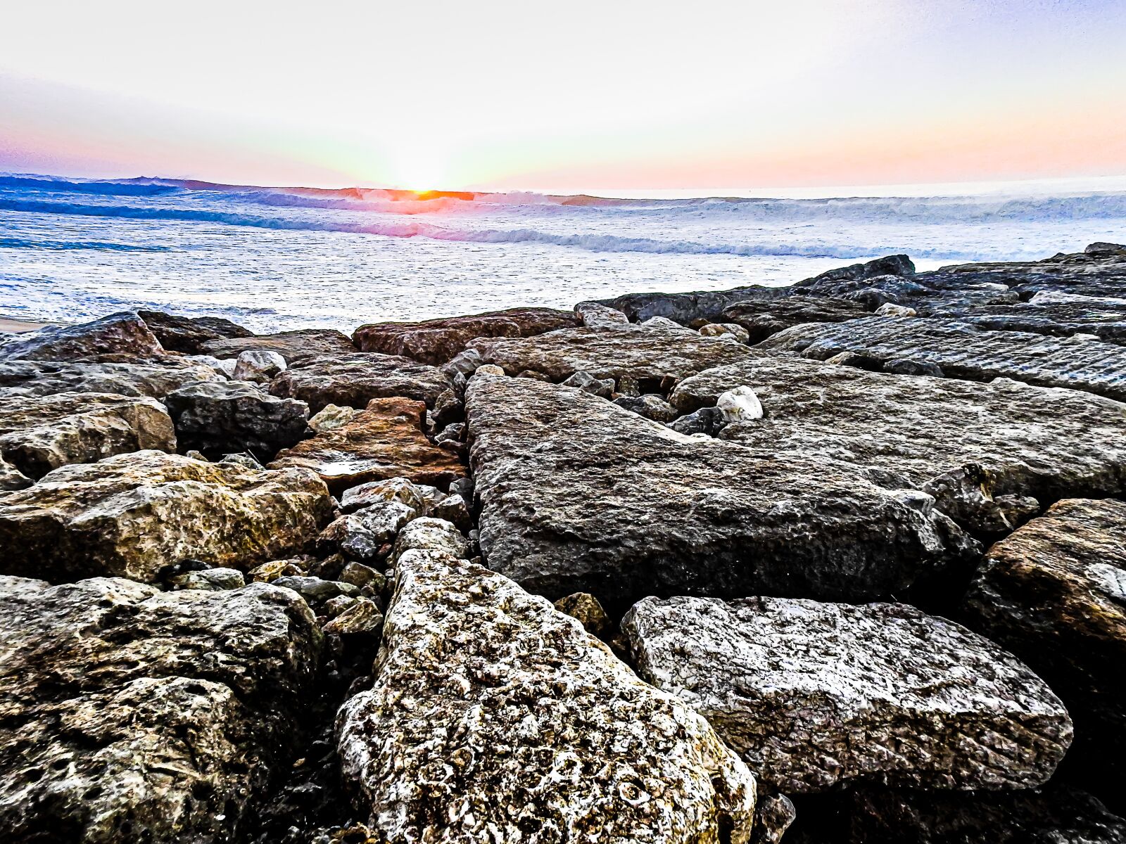 Nikon Coolpix P900 sample photo. Rocks, sun, ocean photography