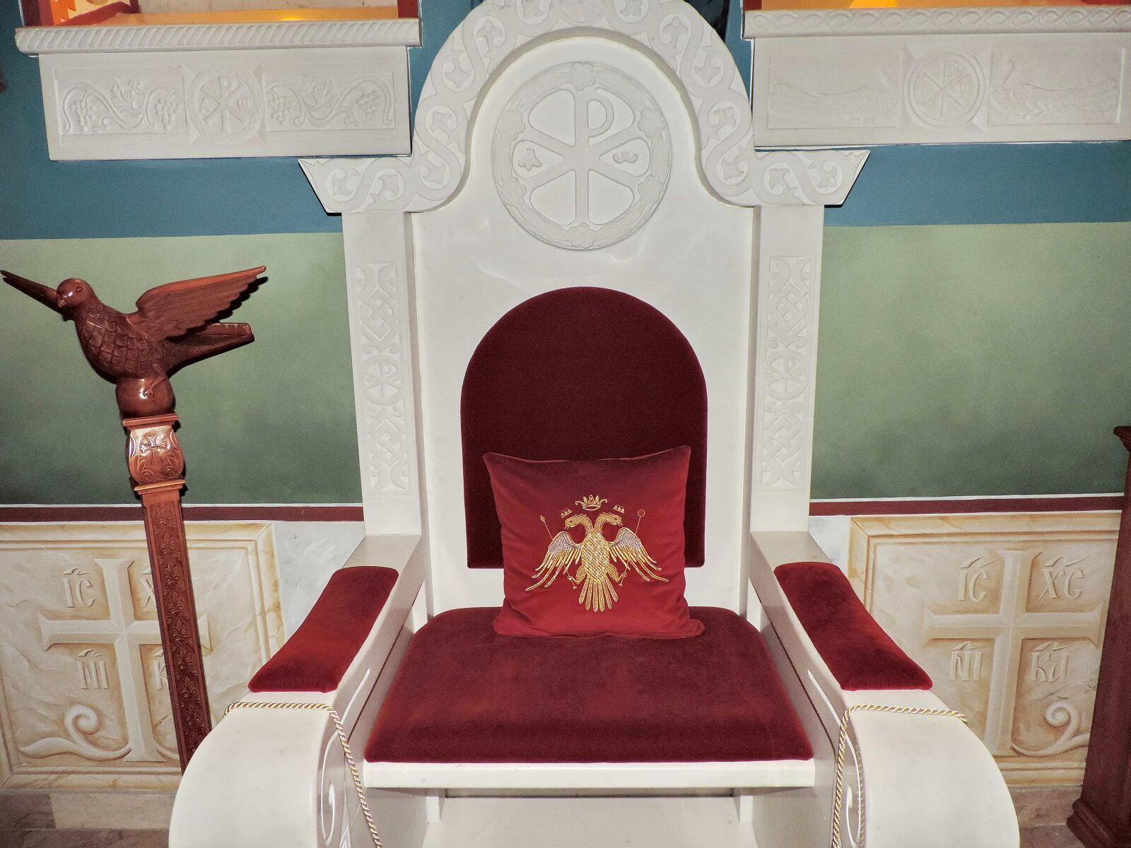 Nikon Coolpix P520 sample photo. Interior decoration, kingdom, orthodox photography