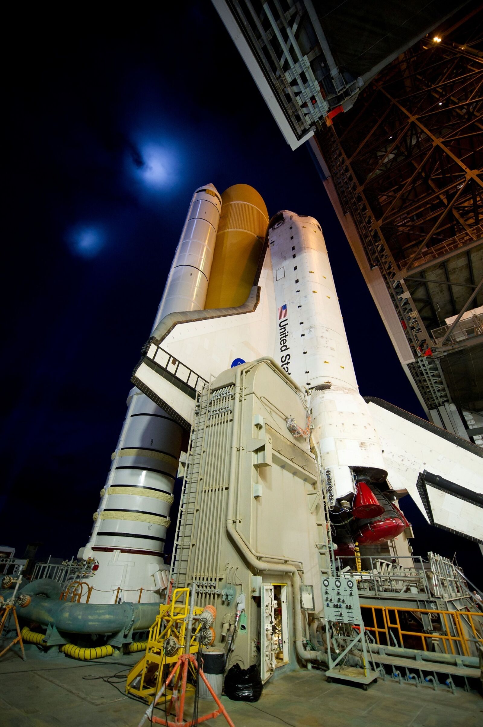 Nikon D3S sample photo. Atlantis space shuttle, rollout photography