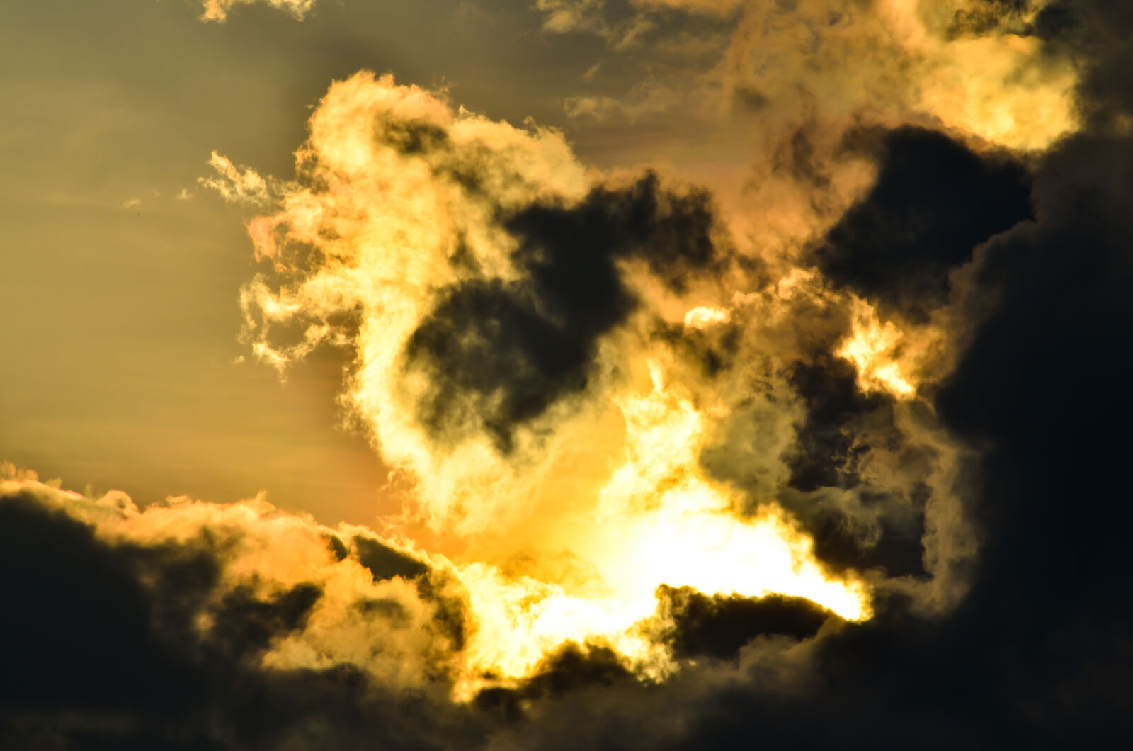 Nikon D5100 sample photo. Cloudy photography