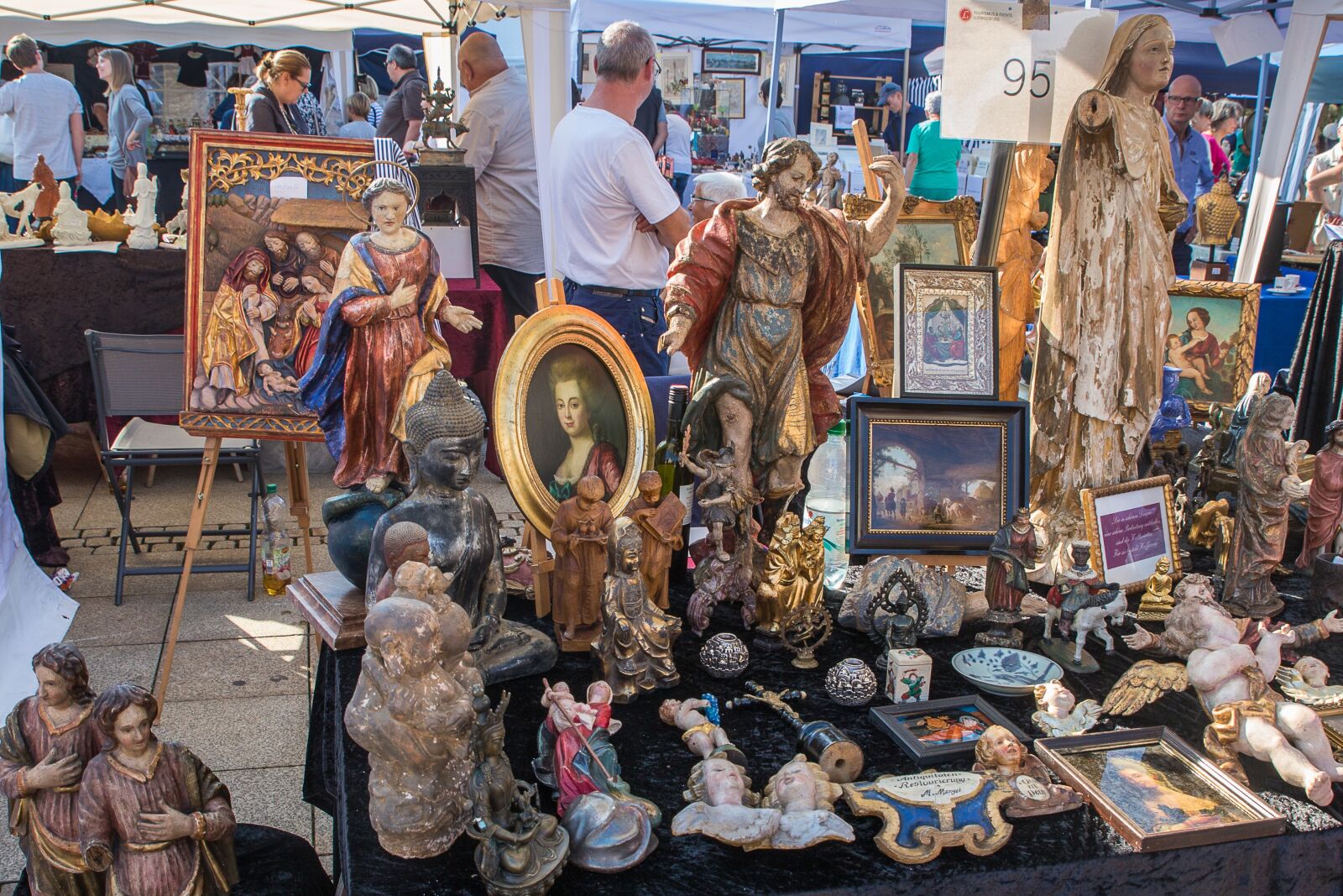 Canon EOS 5D Mark III sample photo. Flea market, junk, nostalgia photography
