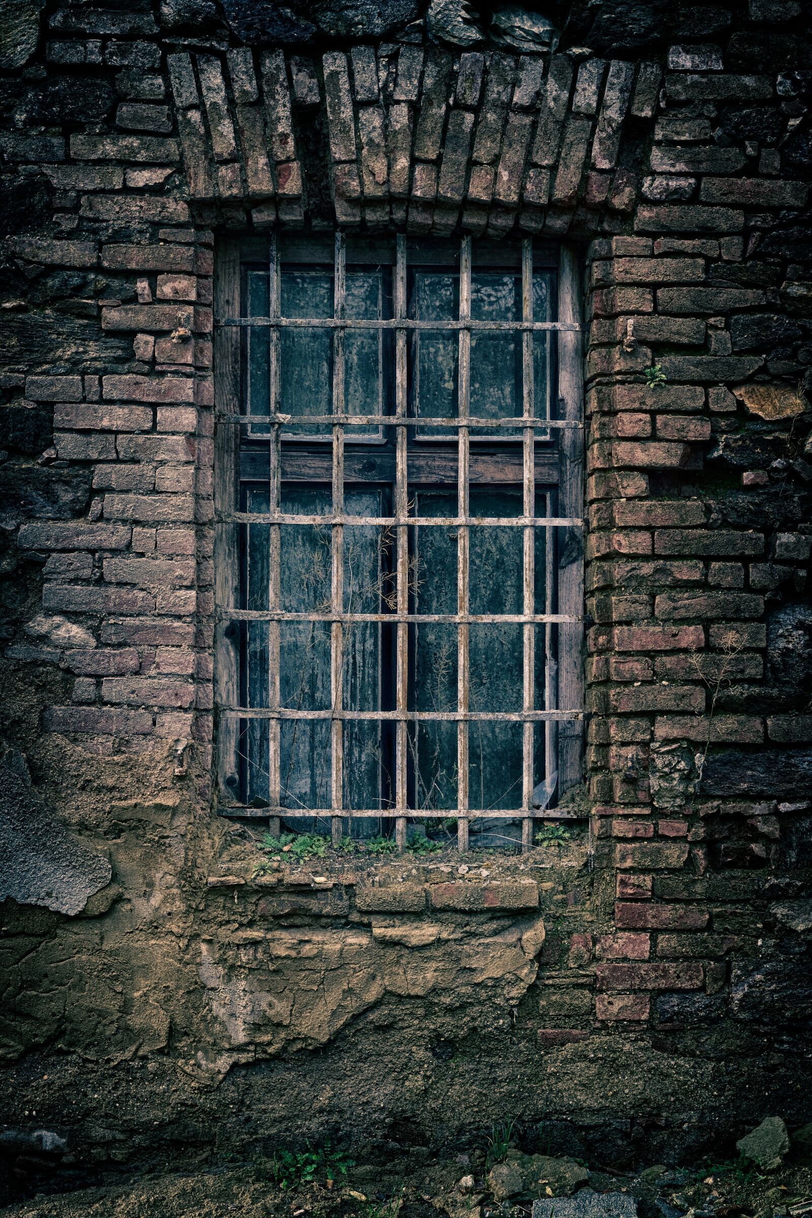 Nikon D3300 sample photo. Grid, grate, prison photography