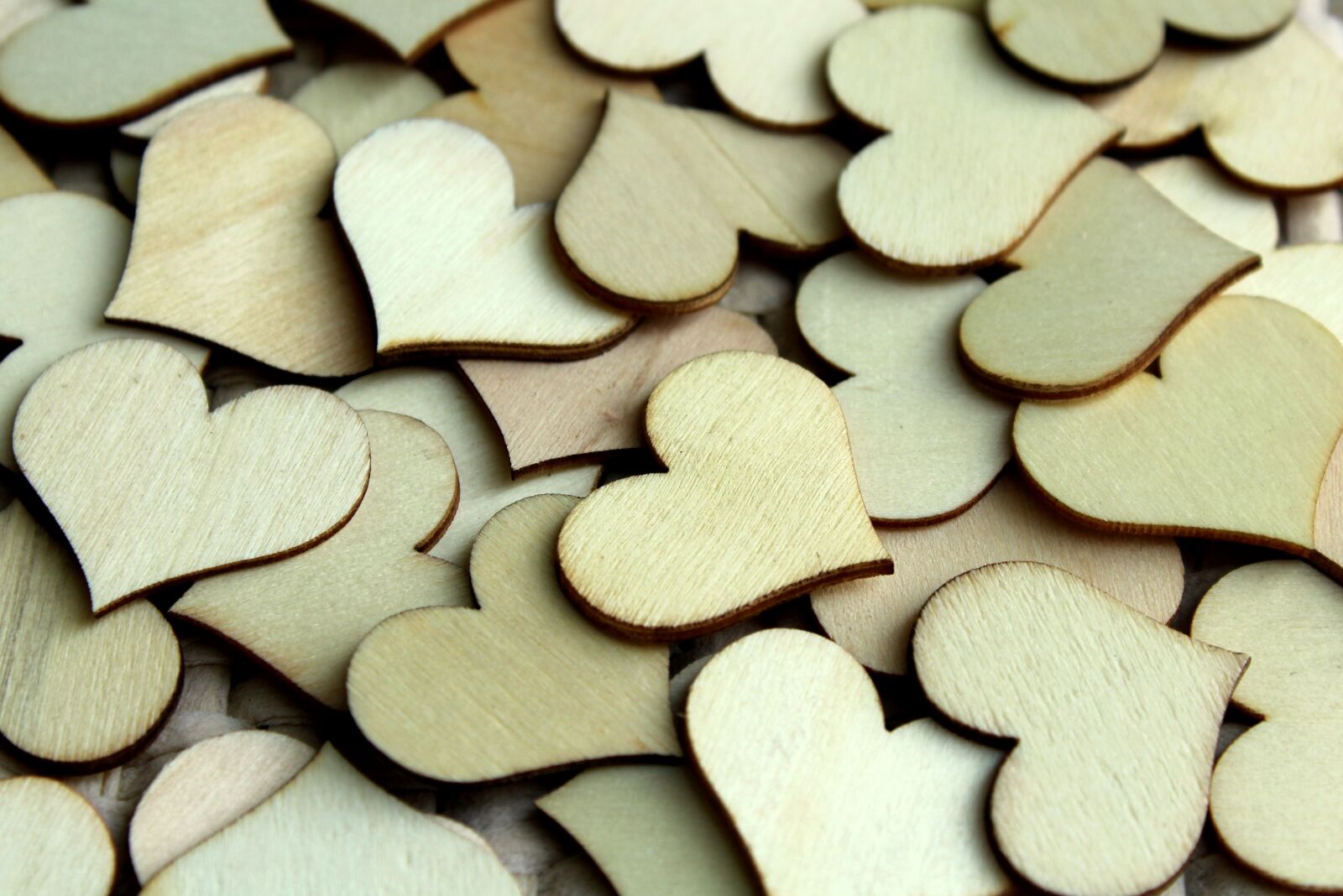 Canon EOS 1200D (EOS Rebel T5 / EOS Kiss X70 / EOS Hi) sample photo. Heart, hearts, the background photography