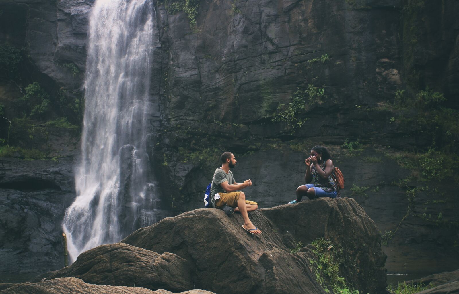Canon EOS 700D (EOS Rebel T5i / EOS Kiss X7i) sample photo. Waterfalls, love, couple photography