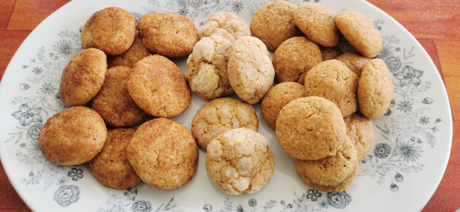 HUAWEI P30 sample photo. Ginger cookies, crinkle ginger photography