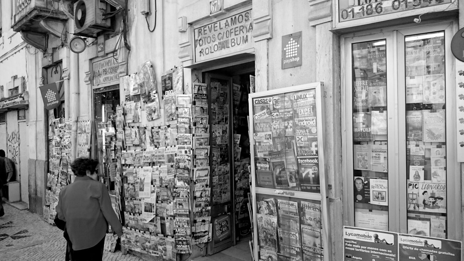Sony Xperia Z1 Compact sample photo. Lisbon, city, tobacco shop photography