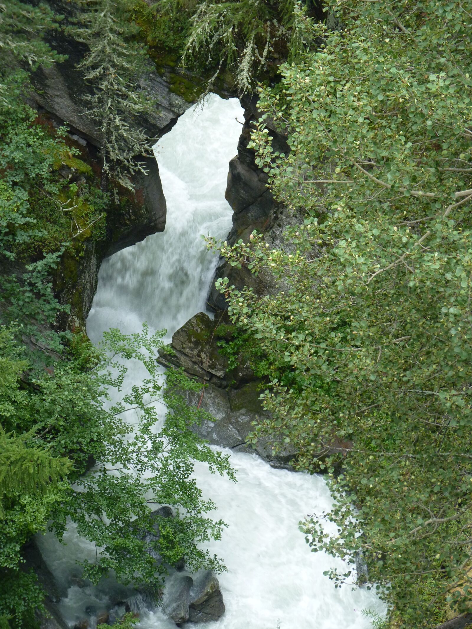 Panasonic Lumix DMC-FZ35 (Lumix DMC-FZ38) sample photo. Waterfall, switzerland, landscape photography