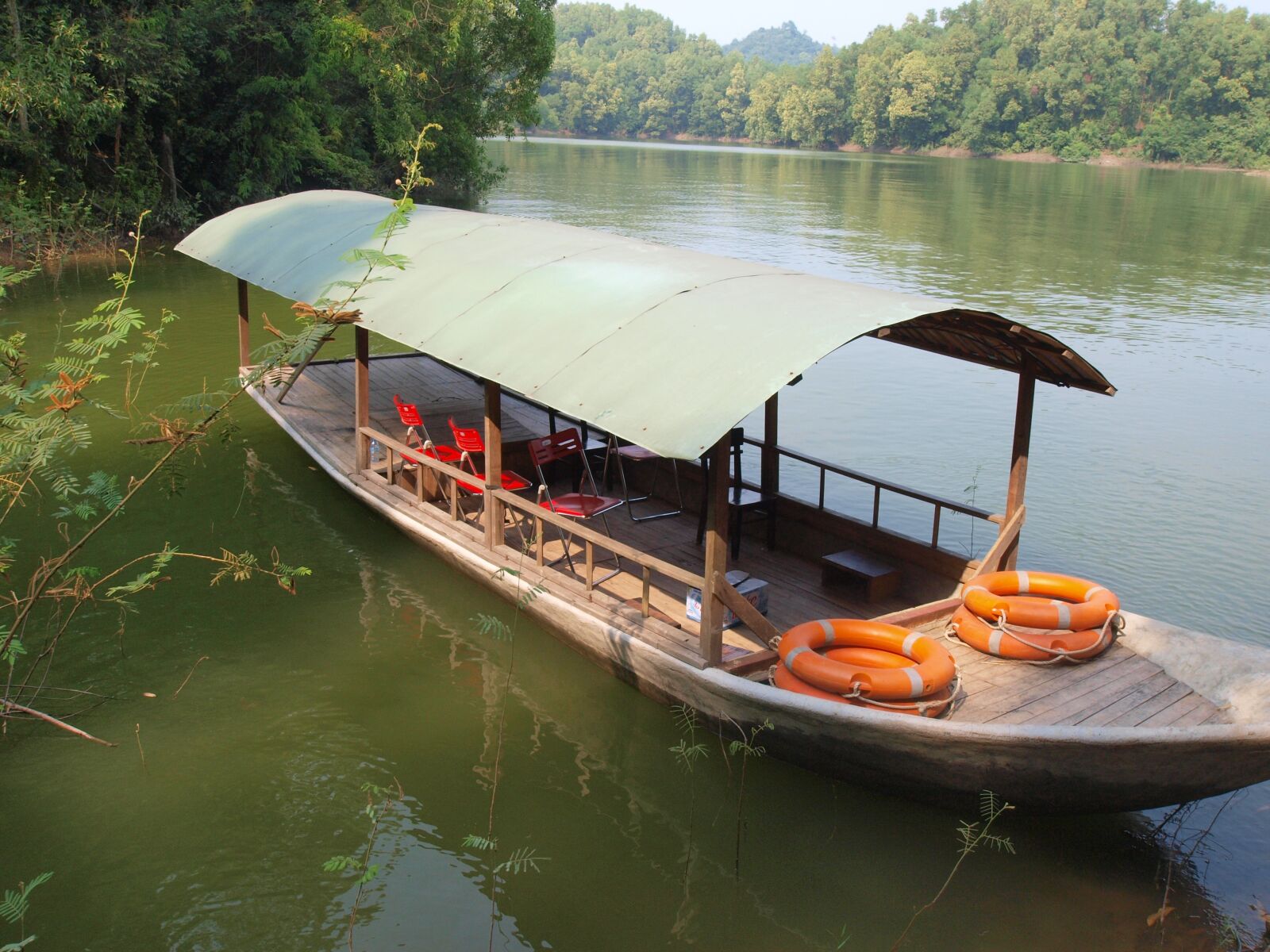 Olympus E-3 sample photo. Vietnam, lake, boat photography