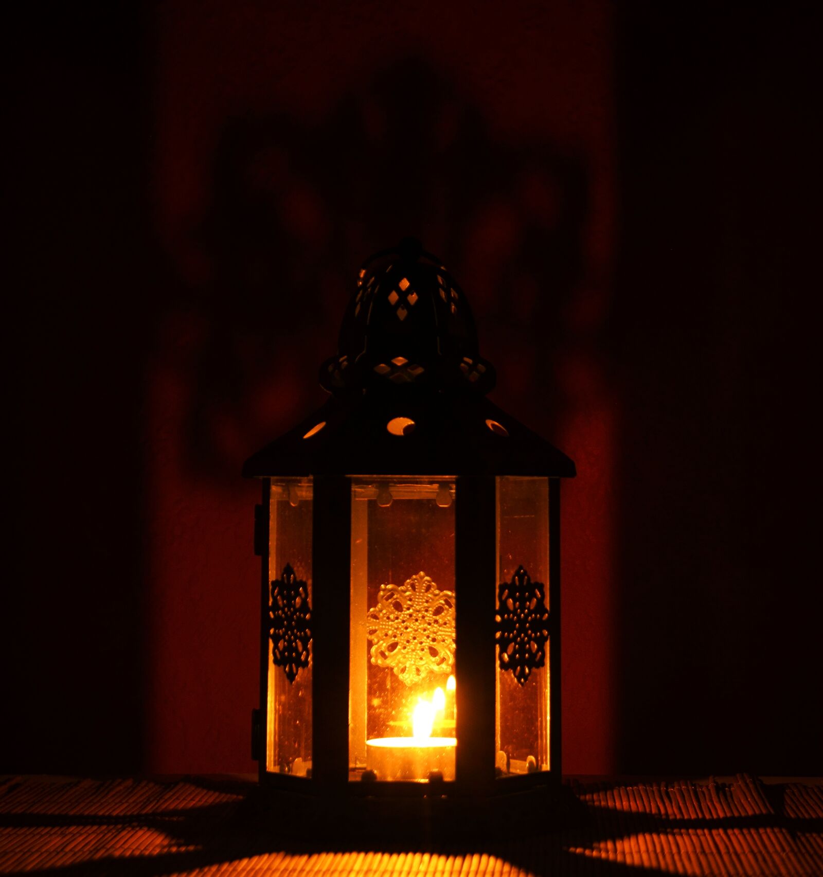 Sony DT 18-55mm F3.5-5.6 SAM II sample photo. Christmas, candle, lantern photography