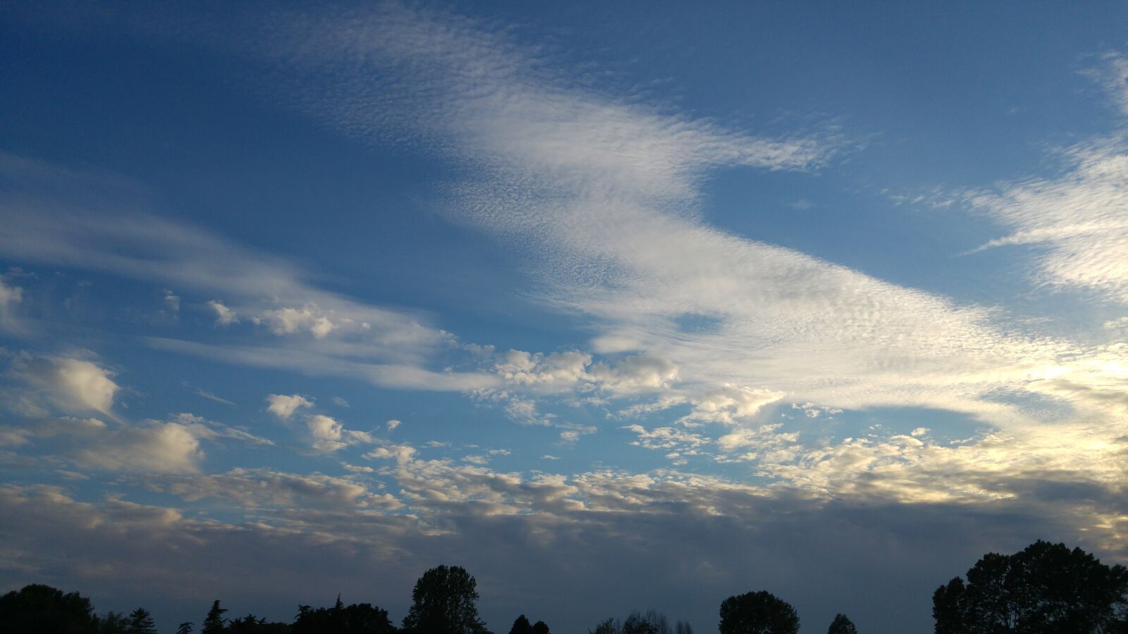 LG G4 sample photo. Clouds, cirrus, sunset photography