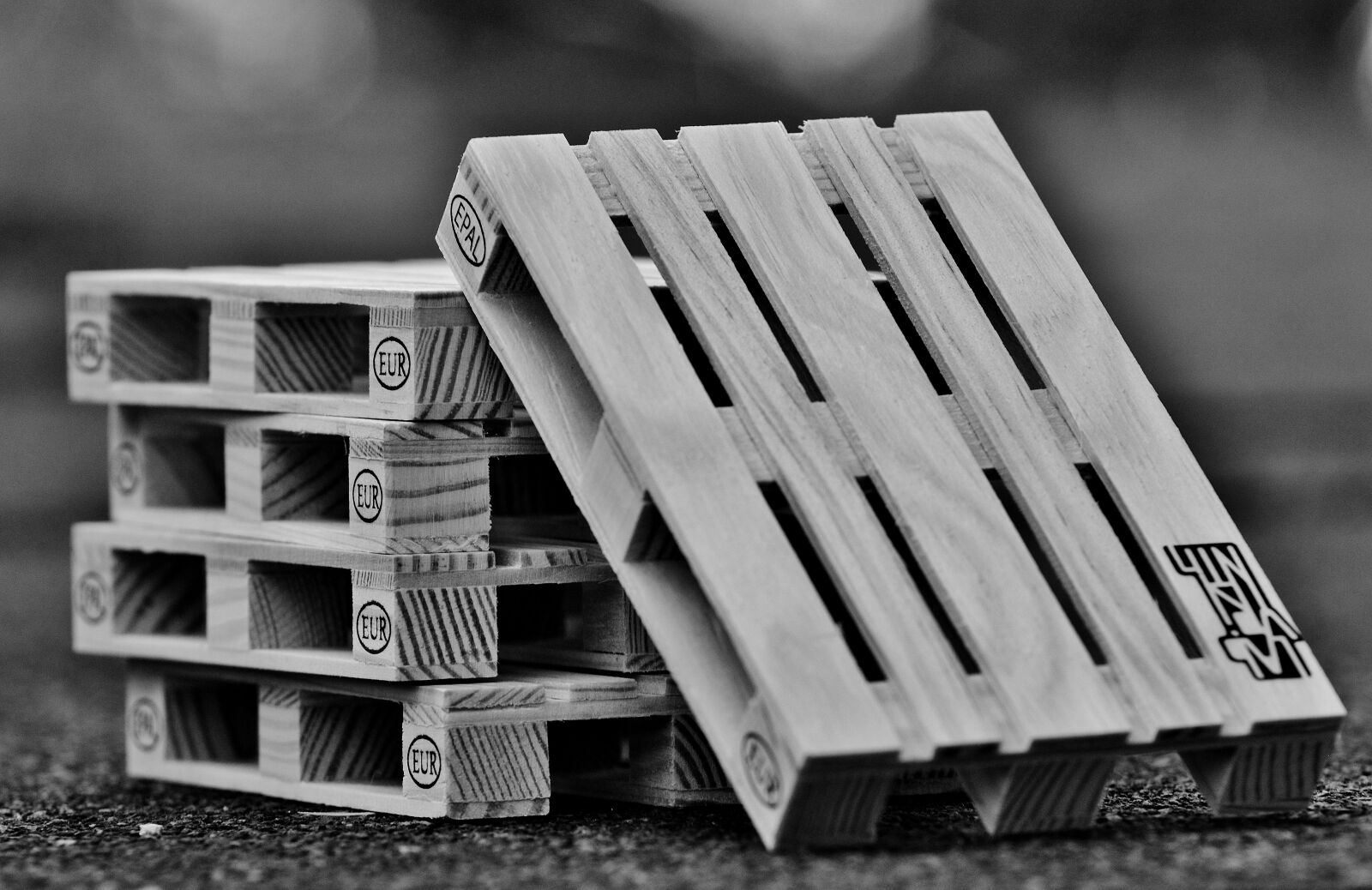 Nikon D3200 sample photo. Pallets, euro pallets, wood photography