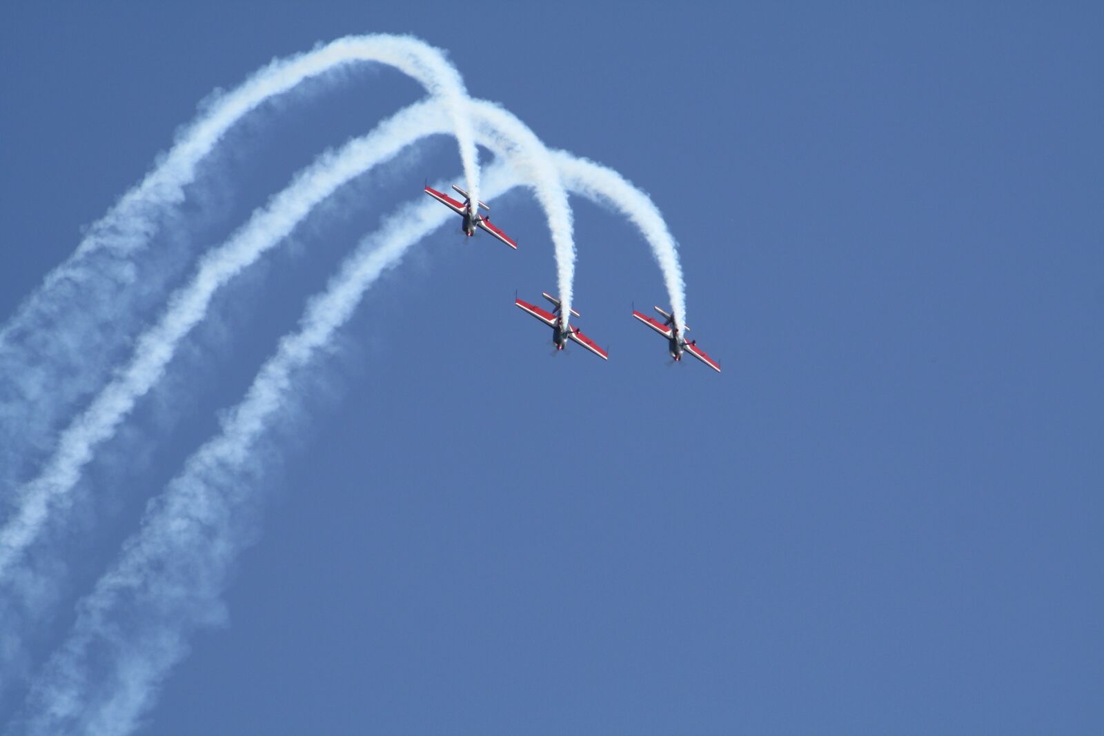Canon EOS 1000D (EOS Digital Rebel XS / EOS Kiss F) sample photo. Aircraft, flugshow, formation photography