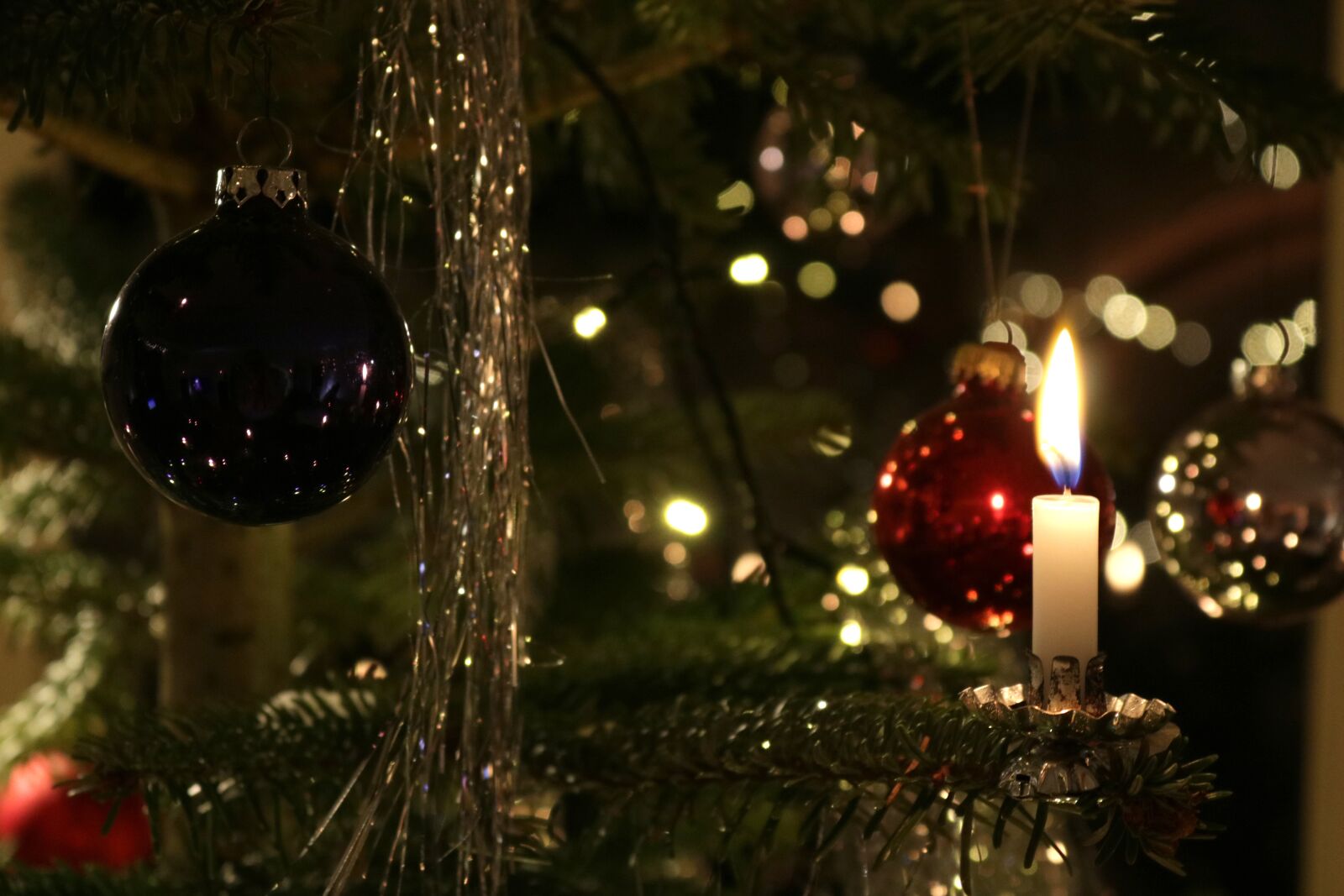 Canon EOS 750D (EOS Rebel T6i / EOS Kiss X8i) sample photo. Christmas, candles, advent photography