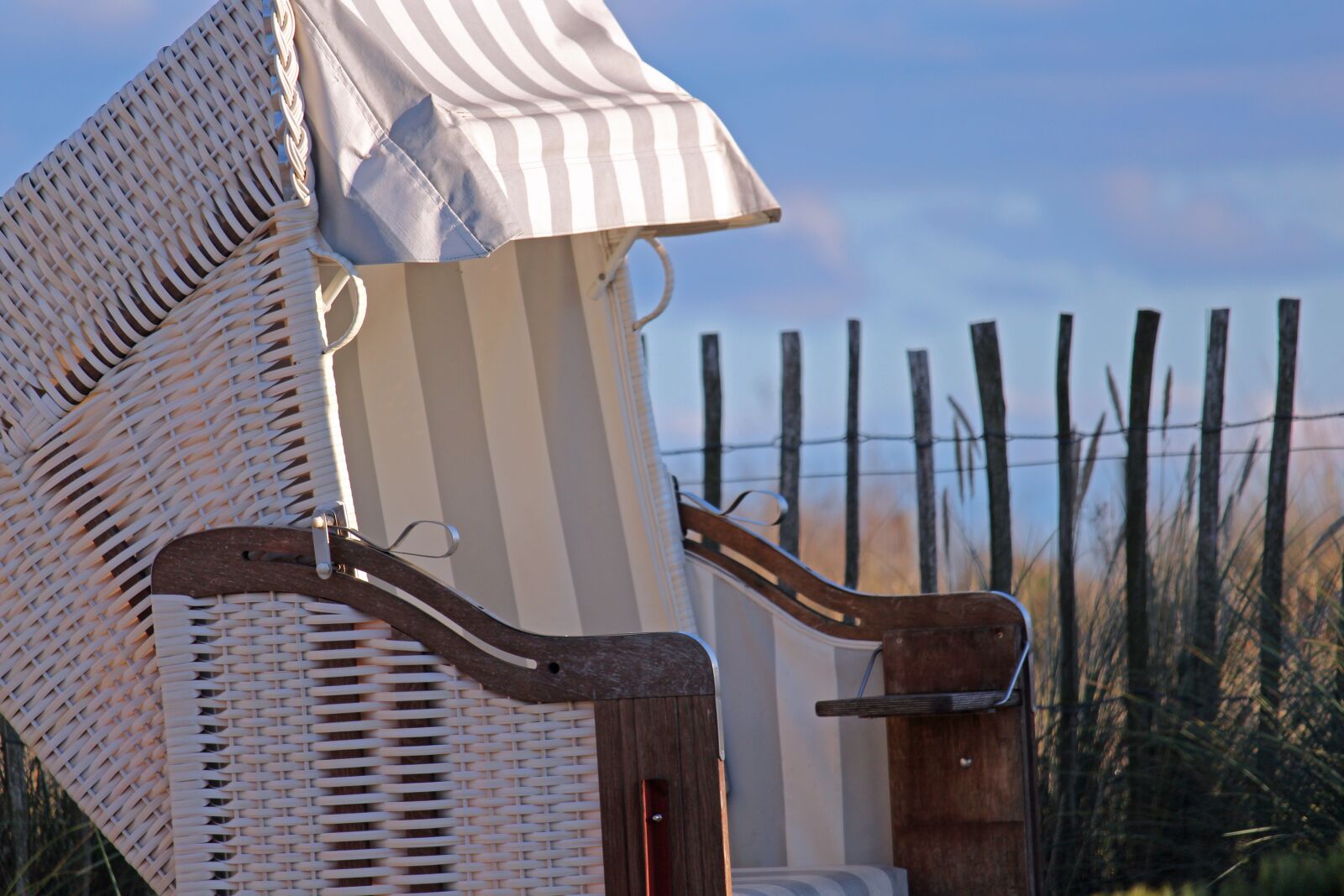 Canon EF-S 55-250mm F4-5.6 IS STM sample photo. Baltic sea, beach chair photography