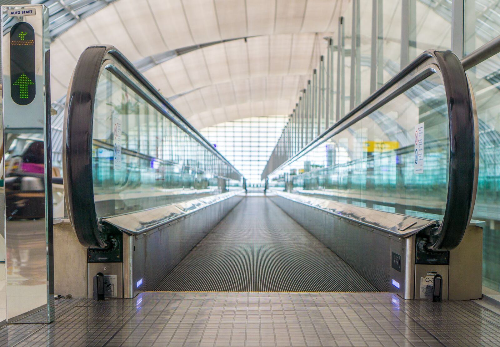 Sony a6000 + Sony E 35mm F1.8 OSS sample photo. Travelators, go band, g photography