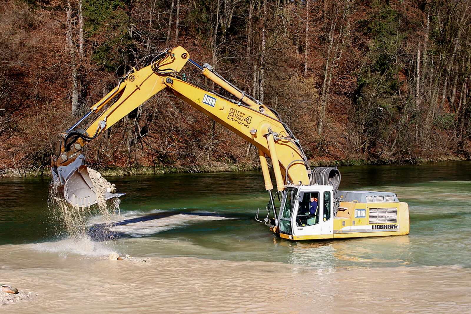 Canon EOS 77D (EOS 9000D / EOS 770D) sample photo. Working machine, excavators, excavator photography